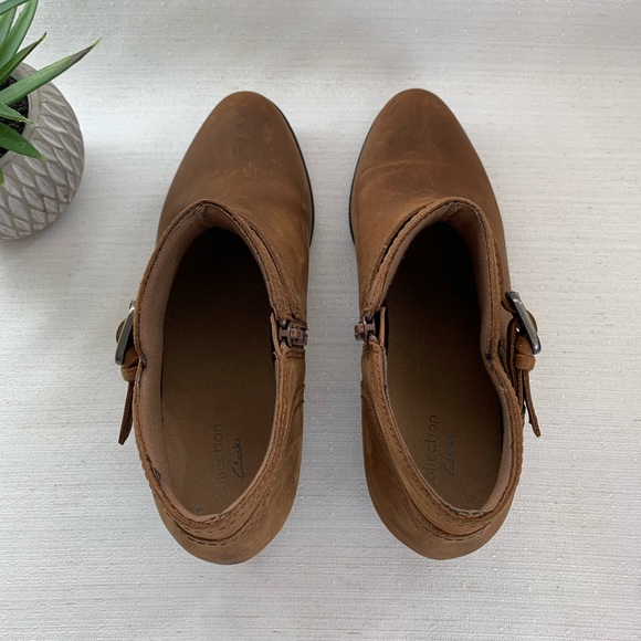 Clarks Adreena Dark Tan Nubuck Leather Mid Stacked Heel Booties Woman’s 9.5M - Picture 8 of 12